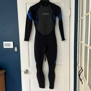 Women’s black XCEL wet suit